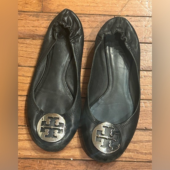 Tory Burch Shoes - Tory Burch Black Leather Flats with Silver Logo size 9